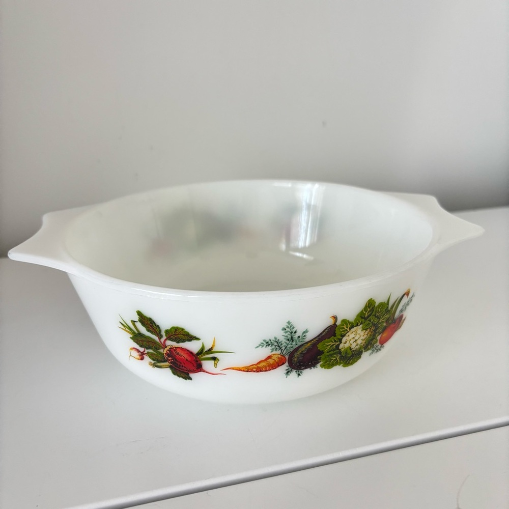 VINTAGE PYREX England White Milk Glass Casserole Bowl dish Tuscany Market Garden